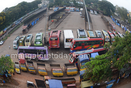stones pelted at 3 KSRTC buses